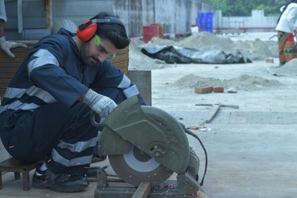 Karam EP21 High Noise Reduction Safety Ear Muff | Adjustable, Comfortable & Lightweight Hearing Protection for Construction, Shooting & Industrial Use - Image 3